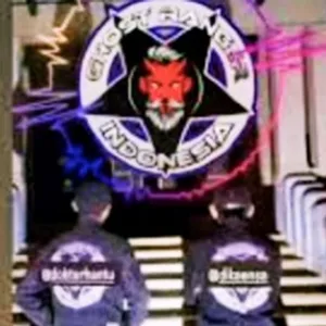 Penelusuran saya Dika waktu diganggu hantu penunggu rumah kosong