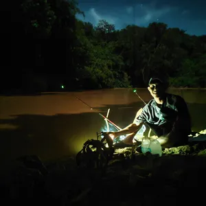 Suasana asik saat mancing di malam hari