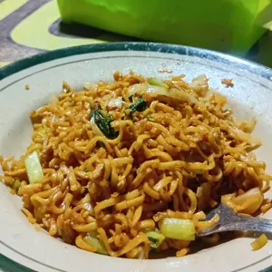 Mie Goreng Ndeso" – Pedasnya Bikin Lupa Mantan!