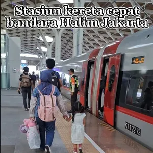 Perjalanan di stasiun kereta cepat 