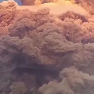 Gunung Lewotobi Laki-Laki Meletus Dahsyat!