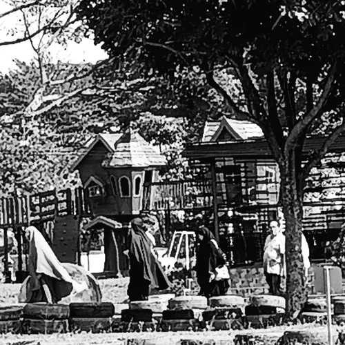 Bau Busuk Setiap jam 12 malam