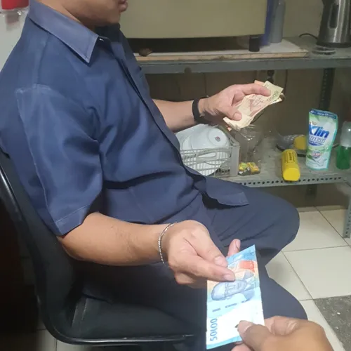 Menunaikan ibadah haji ,, semoga allah tentukan ntuk kita semua berangkat k'tanah suci al mukaromah aamiinnn