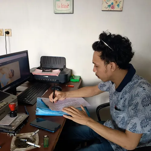 Siapa yang ngutang siapa yang marah 