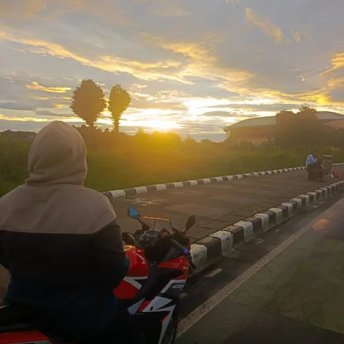 Tetap pada pendirian , dan percaya pada diri sendiri suatu saat nanti semua usaha kita akan sampai pada titik pencapaian #semangat