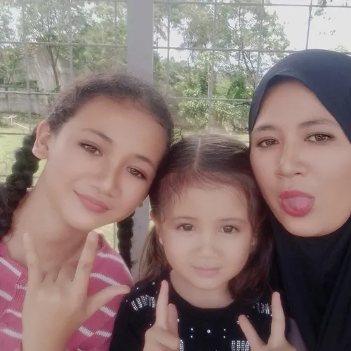 Yang ga suka sm aku biar makin meledak 😂😂😂