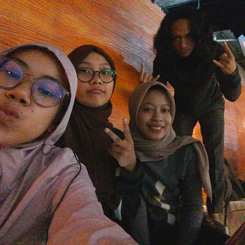 Kelompok 2. Tripless (Santai Sebelum Sampai)
