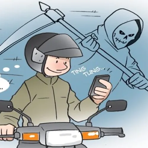 Bahayanya berkendara sambil bermain handphone