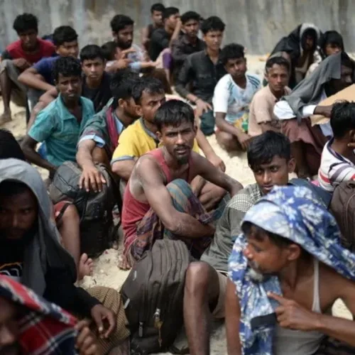 ROHINGYA YANG DI USIR OLEH MASYARKAT DAN MAHASISWA 