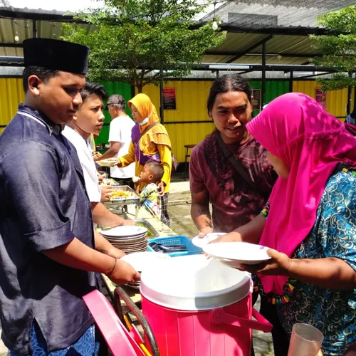 Ada Warung Makan Gratis Buka Setiap Hari!! 
