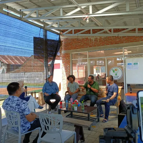 SAMPAH DAN PENGELOLAANYA “REDUCE REUSE AND RECYLE”