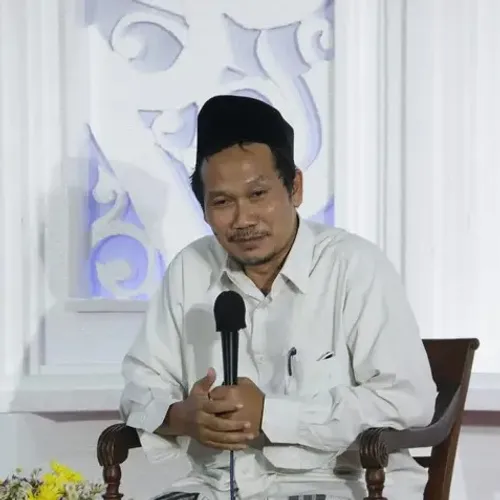 Eps 36 : Wong jowo ojo ngasi ilang jowo ne ( Gus Baha' )