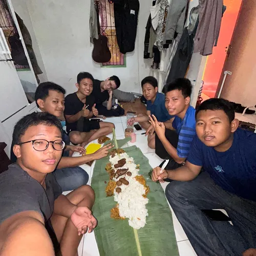 DAMPAK TEKNOLOGI DIGITAL DALAM KEWARGANEGARAAN DAN BIDANG LOGISTIK,PERDAGANGAN