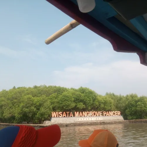 Berolah raga bola sambil joget supaya semua badan semangat