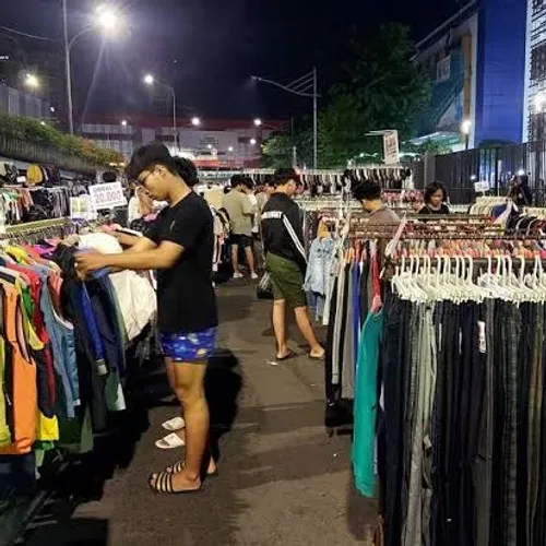 Dari pasar Senen ke jembatan item 