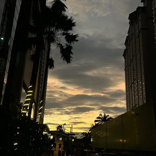 Tape 2 : naik busway 3 jam berdiri