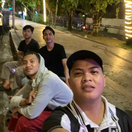 Berbincang2 dikeramain bersama bana kontil
