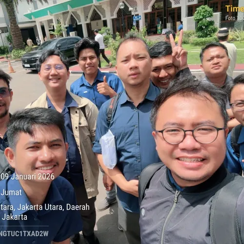 REFLEKSI DIRI - ARSITEKTUR NIAT DI BALIK DERU MESIN