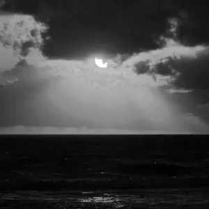 Kamu gak tau, dan aku tak menunjukannya