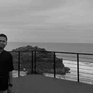 kayaknya cuma aku yang anggap ini istimewa